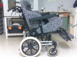 Ortopedia Infantes silla de rueda gris