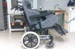 Ortopedia Infantes silla de rueda gris